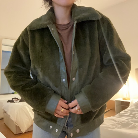 Avec Les Filles green fur bomber jacket with leather detailing 

Size S - Picture 3 of 4